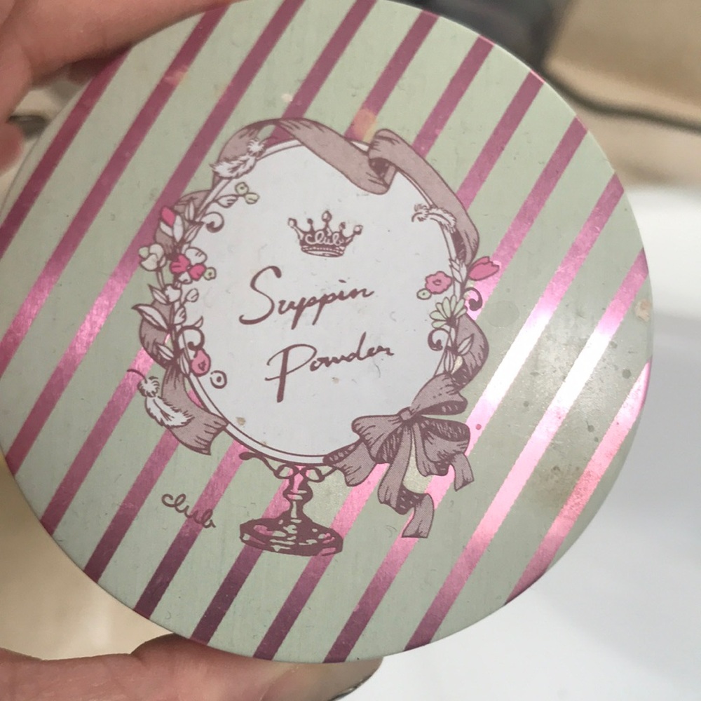 Pink and White Setting Powder for a Flawless Finish
